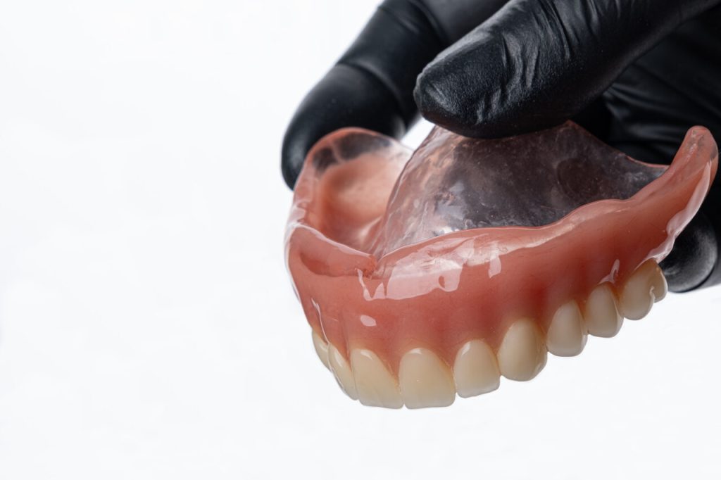 Ainda usa dentadura Você não precisa mais disso