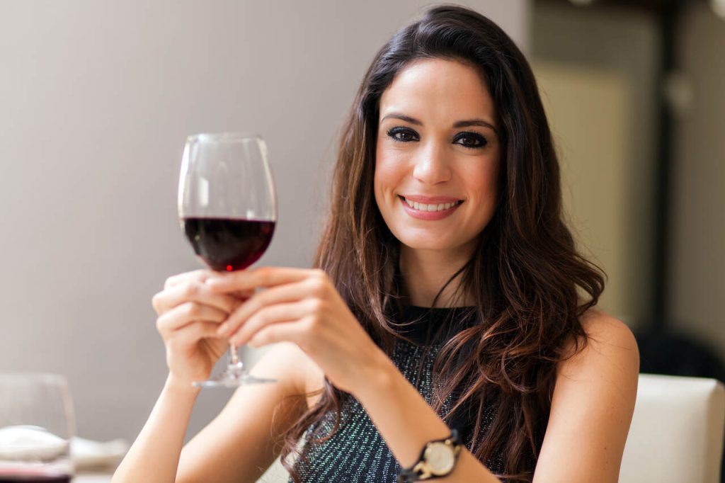 Vinho e dentes brancos dá para ter os dois